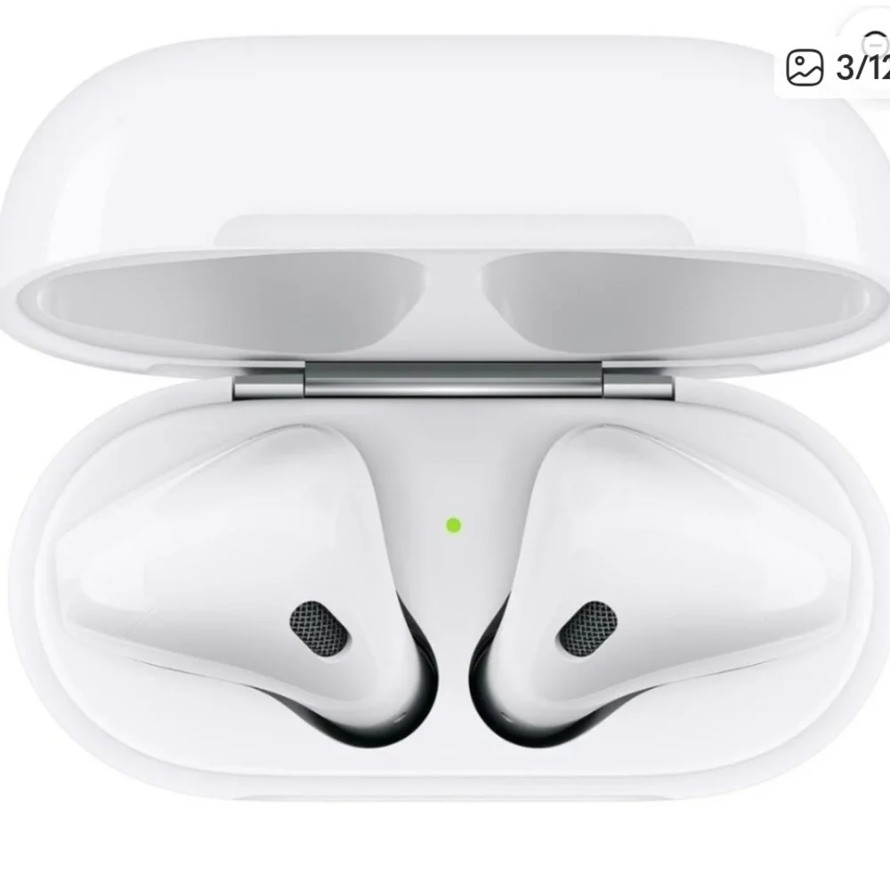 NWT AirPods With Wireless Charging Case White